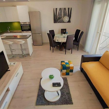 Apartment Punta Омиш Экстерьер фото